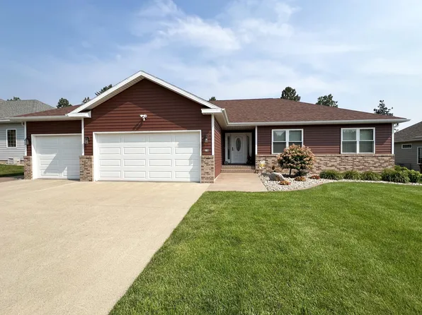 214 Pine Ridge Rd, Brookings, SD 57006