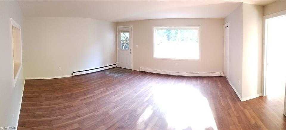 2nd image of 315 Laclie St #8
