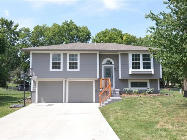605 N Jackson St, Spring Hill, KS 66083