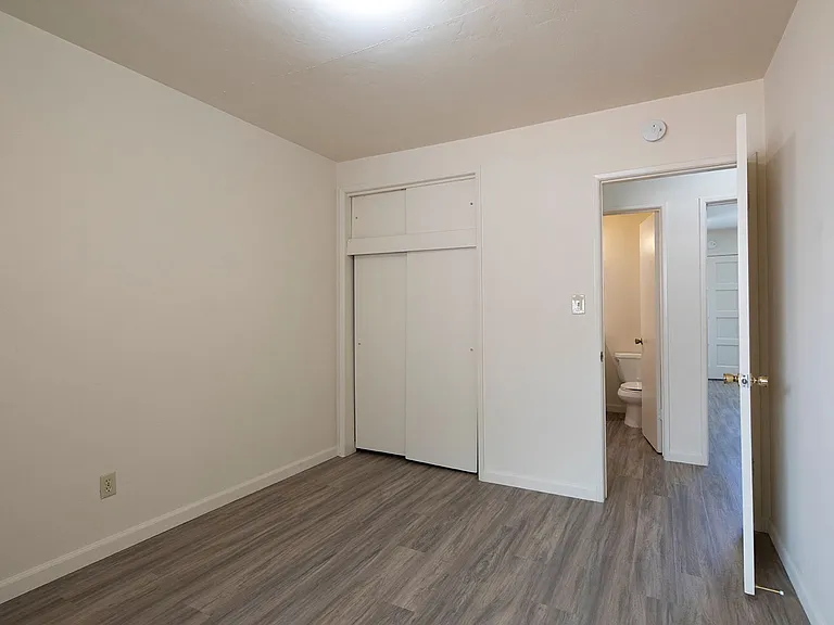 904-910 Agate Street — Photo 10