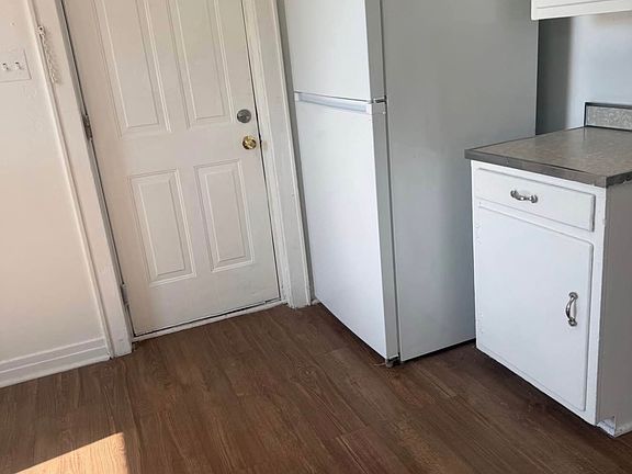 4th image of 116 3rd St APT 2