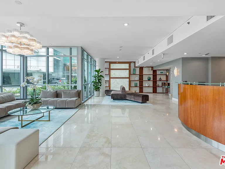 13650 Marina Pointe Dr #906 — Photo 48