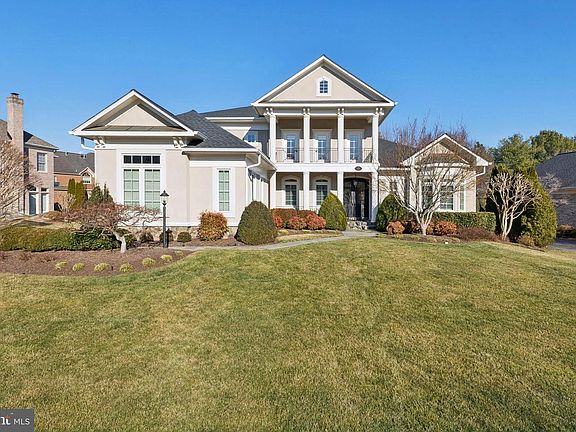 3rd image of 8346 Roxborough Loop