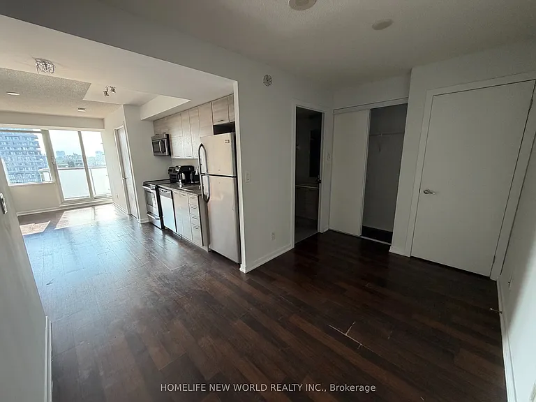 20 Joe Shuster Way #1017 — Photo 5