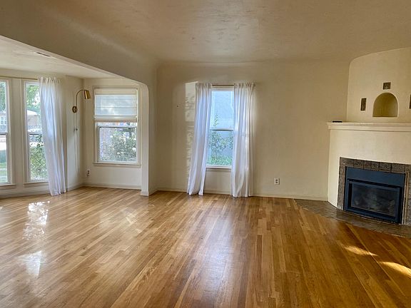 5th image of 223 E University Ave
