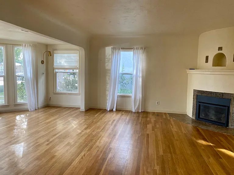 223 E University Ave — Photo 5