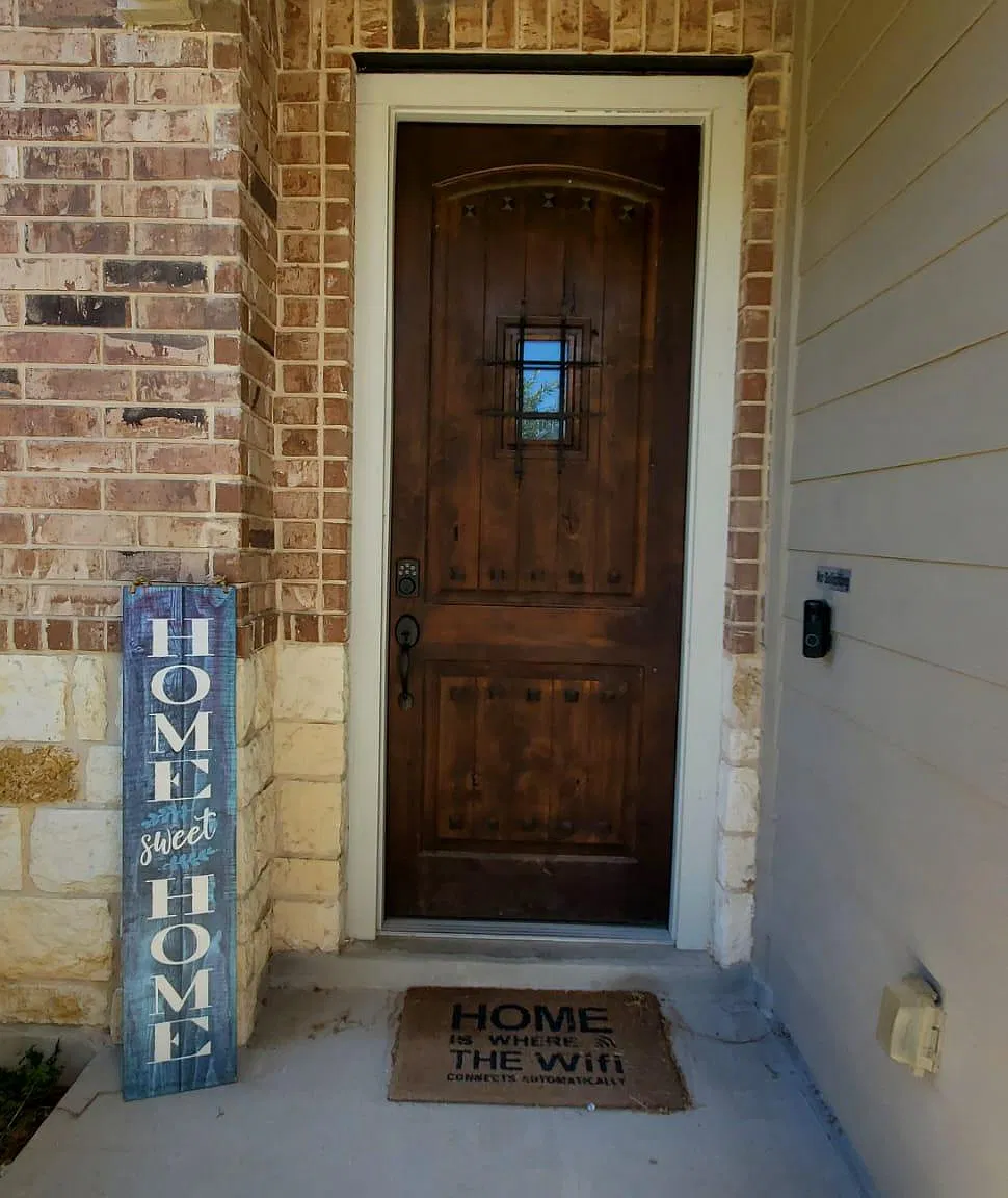4 bed, 2391 sqft, $2,349 — Photo 2
