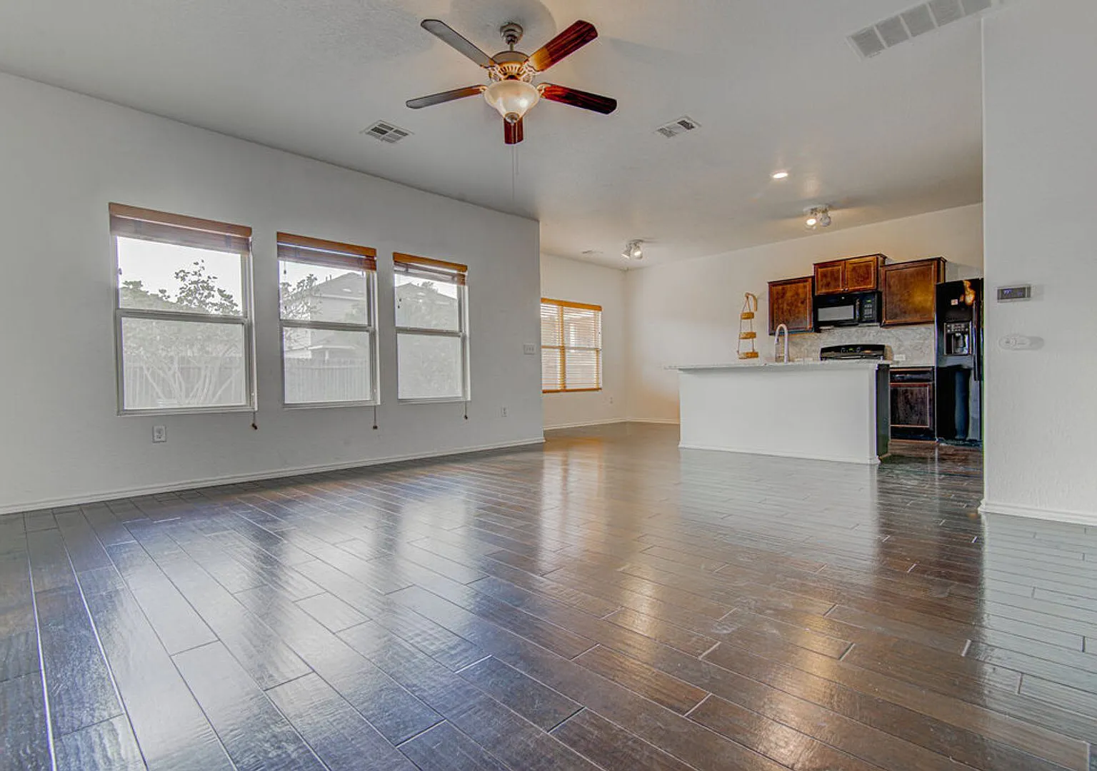 Beautiful 3-Bedroom Home with Bonus Game Room Near Downtown & Airport! — Photo 4