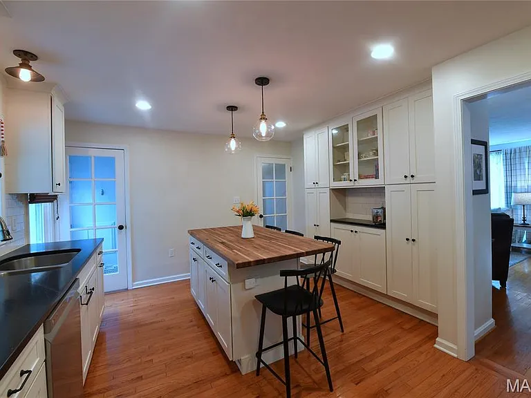 342 Greenleaf Dr — Photo 5