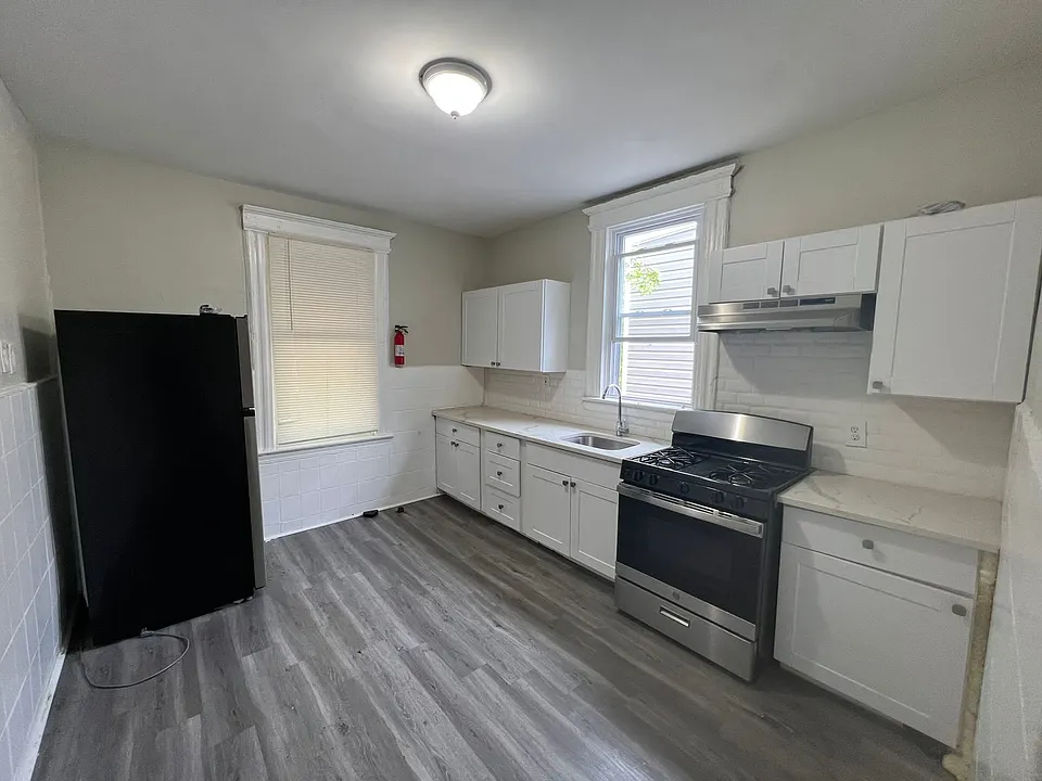 35 Seymour Ave #1