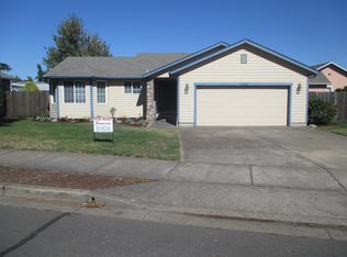 1335 W Locust St, Stayton, OR