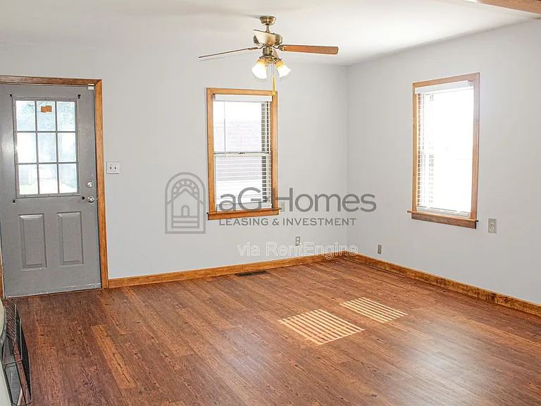 317 W Peach St — Photo 5