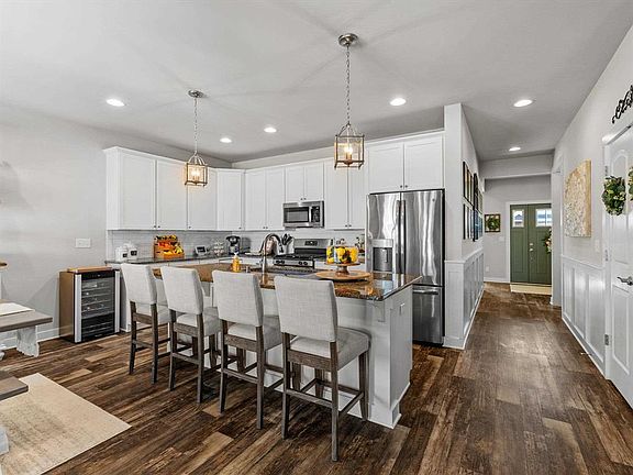 5th image of 3881 Brookfield Dr