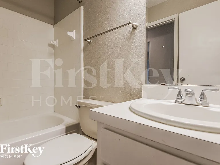 2718 N Brompton Dr — Photo 13