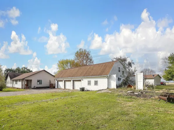 68 Circle Ave, New Holland, OH 43145