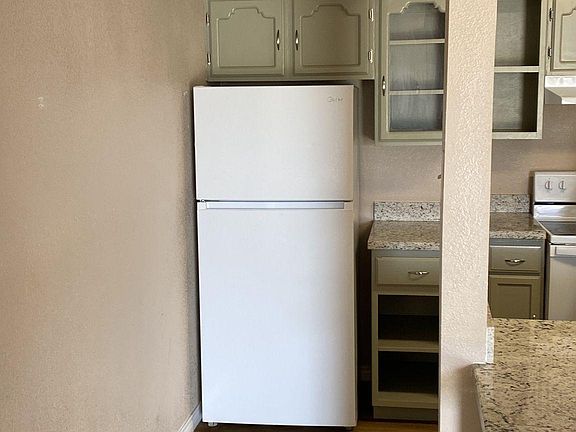 5th image of 729 Bougainvillea St #2