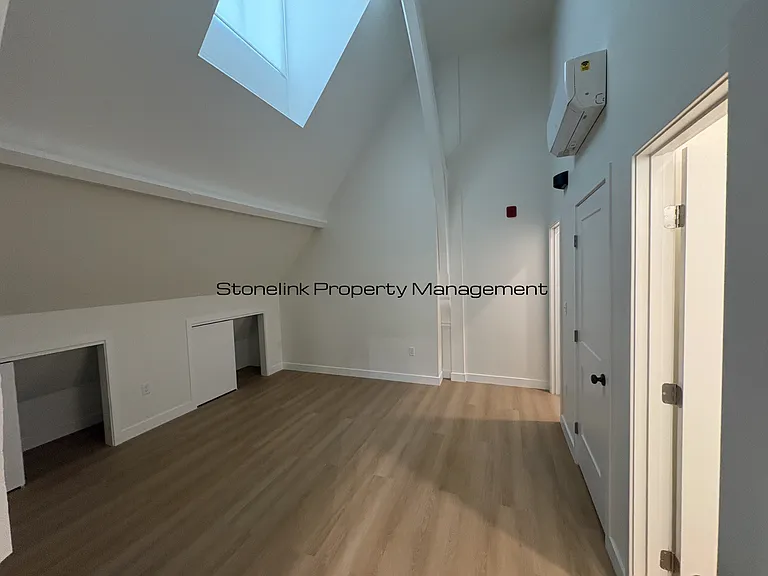 265 Manton Ave — Photo 8