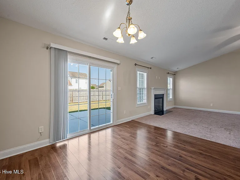 320 Aquamarine Cir — Photo 7