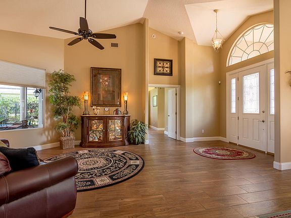 3rd image of 316 Sandhurst Dr