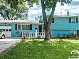 914 Wellington Rd, Lawrence, KS 66049