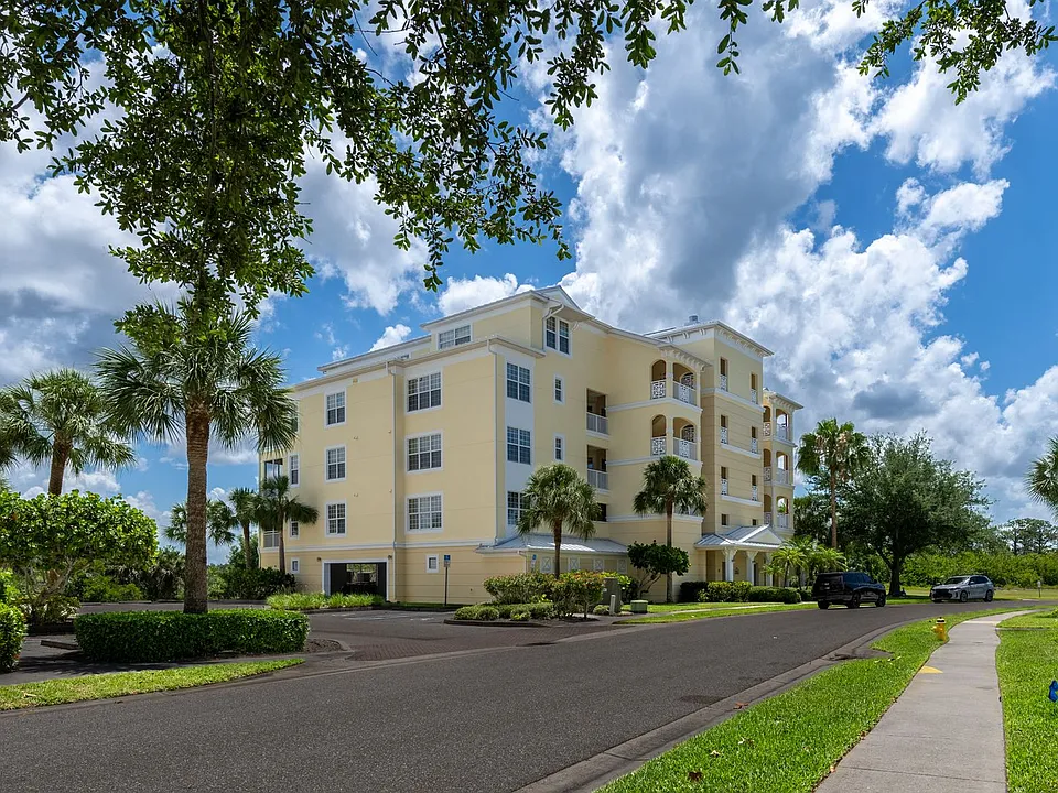 10521 Amberjack Way #303