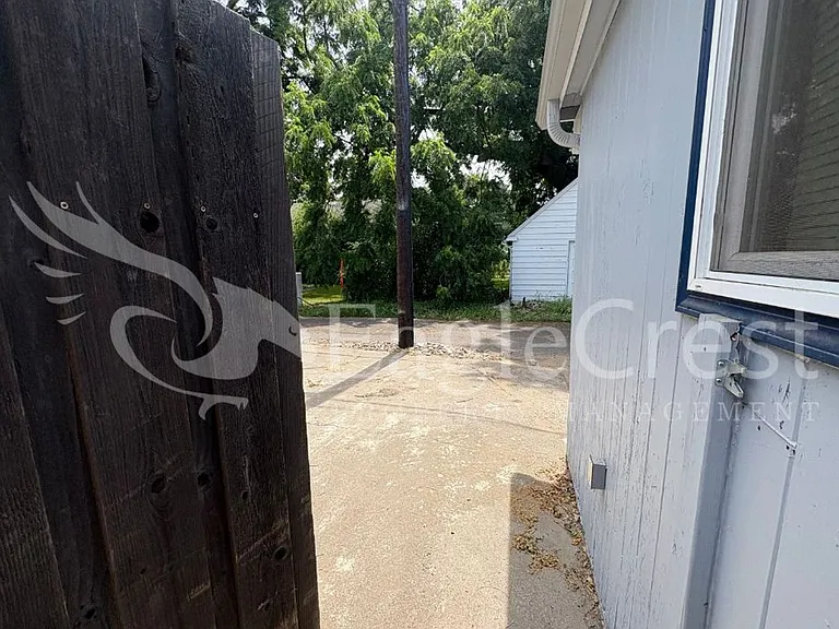 542 E Chestnut St — Photo 10
