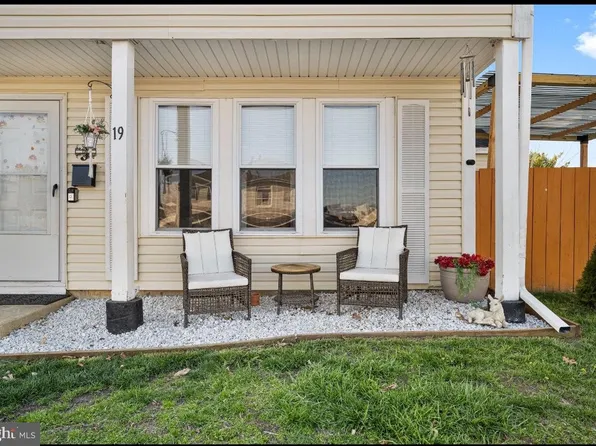 19 Lerner Ct, Sicklerville, NJ 08081