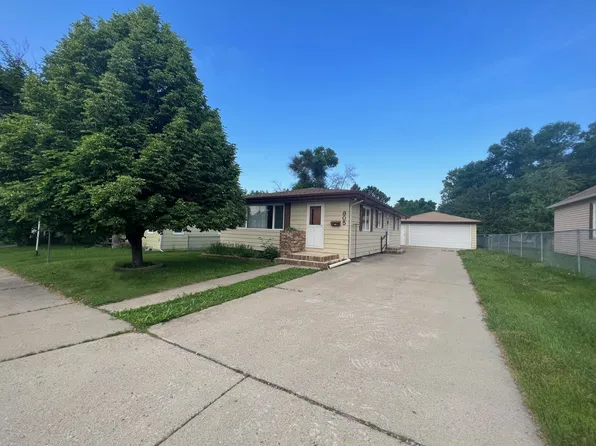 805 18th St NW, Minot, ND 58703