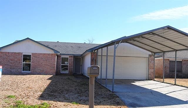 1st image of 210 Hanson Dr