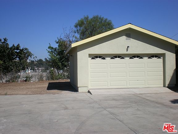 3rd image of 1322 N Alvarado St
