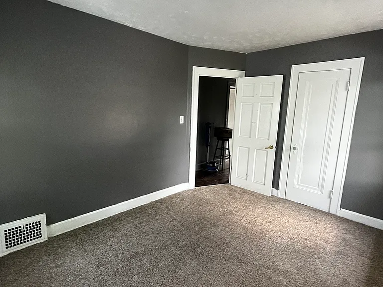 20503 Raymond St — Photo 2