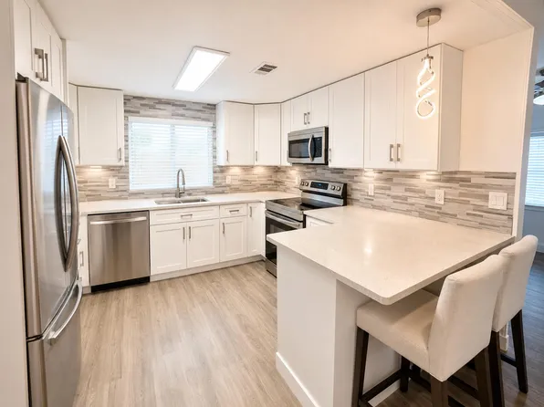 282 NW 54th Street NW, Deerfield Beach, FL 33064