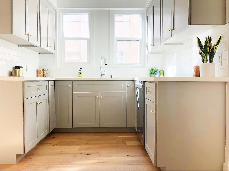 1st image of 8240 Blackburn Ave