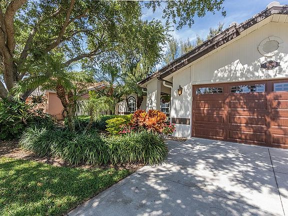 2nd image of 649 Quintana Pl NE