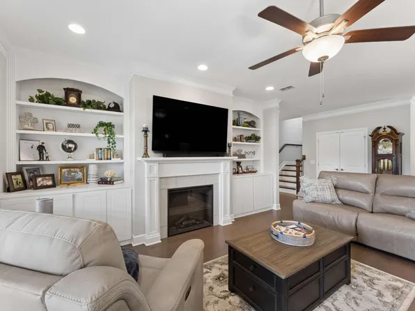 2423 Stonecenter Ln, Murfreesboro, TN 37128