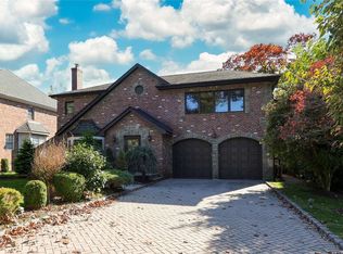 183 Aldershot Ln, Manhasset, NY 11030