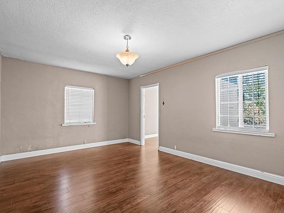 3rd image of 5081 Warwick Ave