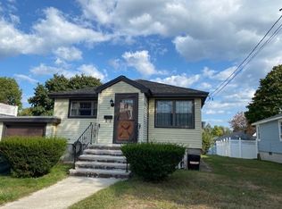 35 Ashford St, Methuen, MA 01844