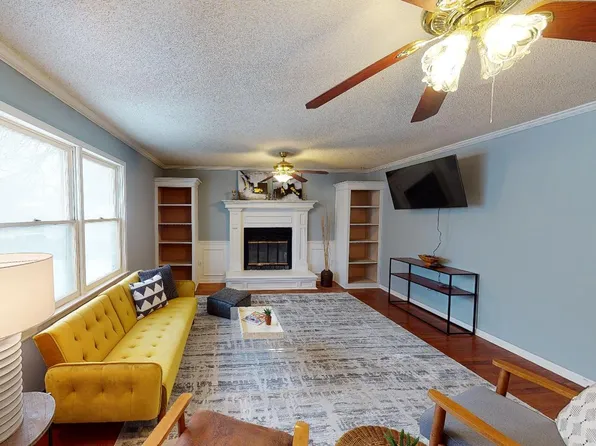 427 N Blake St, Olathe, KS 66061