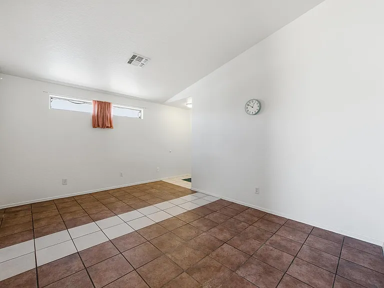 12418 W Windrose Dr — Photo 3