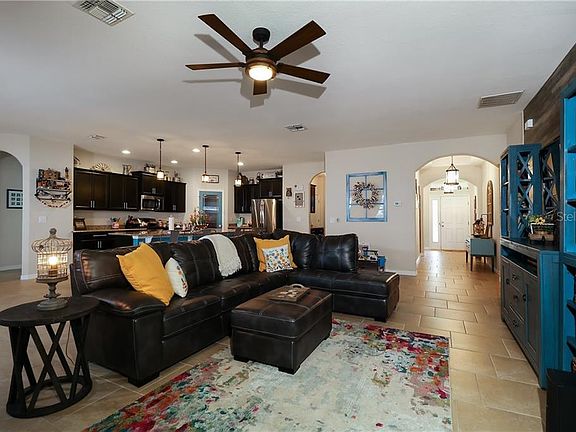 5th image of 210 Wellington Woods Ave