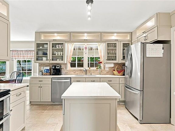 4th image of 9173 Eves Cir