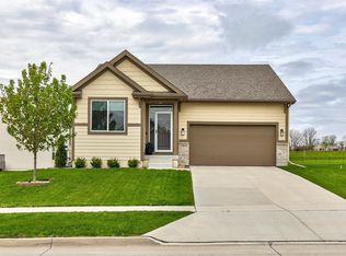 2800 SE Bluestem Dr, Waukee, IA 50263