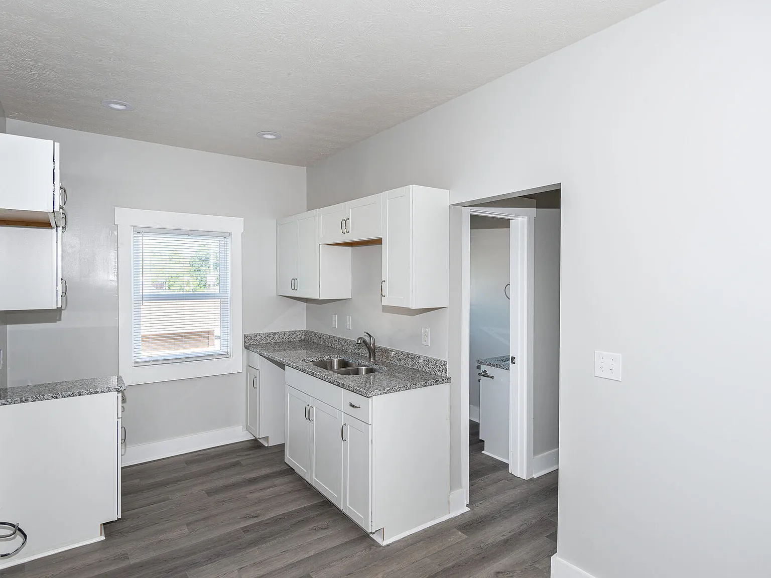 5143 E Washington St — Photo 3