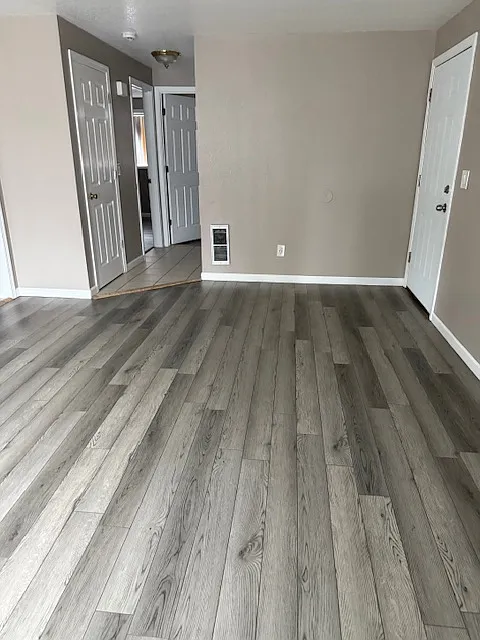 Evergreen Park Apartments — Photo 4