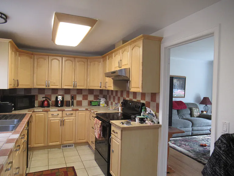 904 NE Meeter Ln — Photo 5