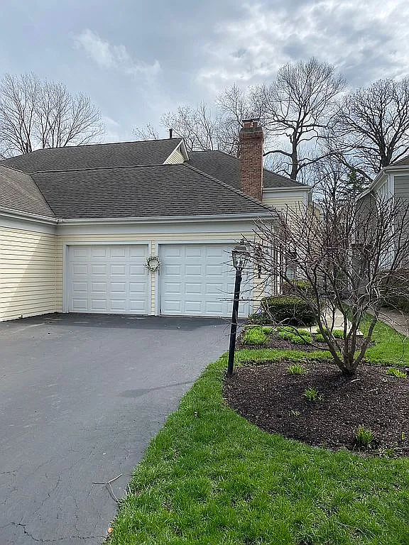 821 Suffield Sq photo 1