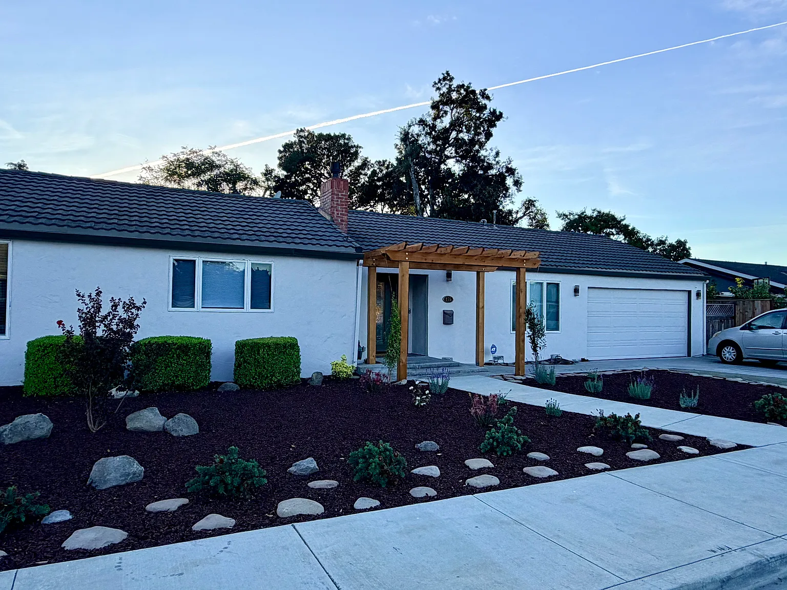 4 bed, 1600 sqft, $5,700 — Photo 2