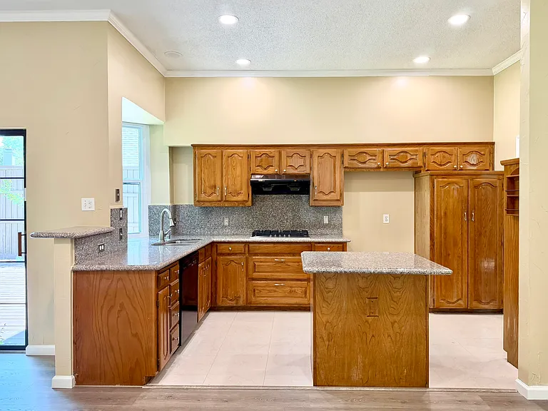 1410 Indian Lake Trl — Photo 6