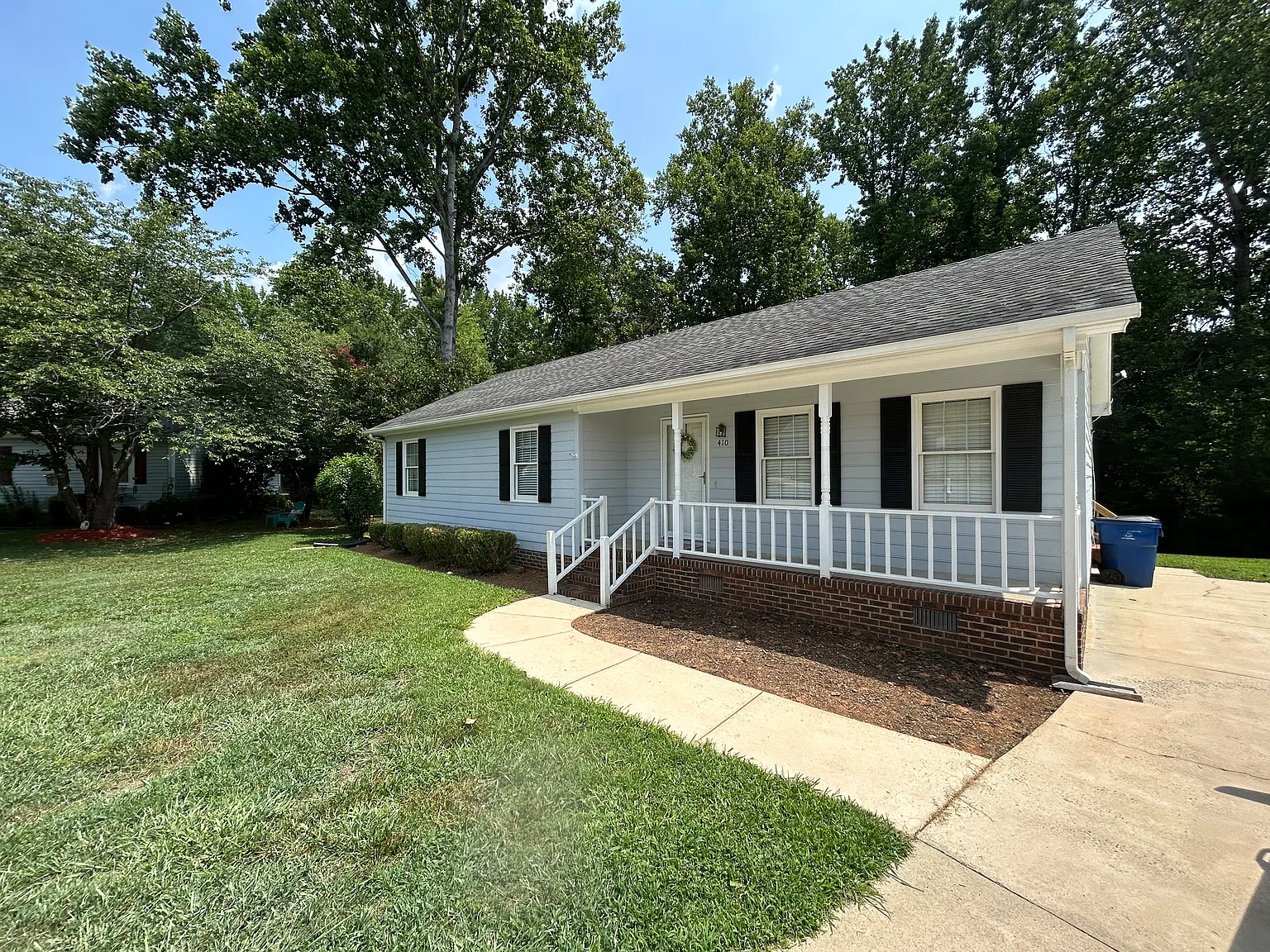 3 bed, 1140 sqft, $1,650 — Photo 2